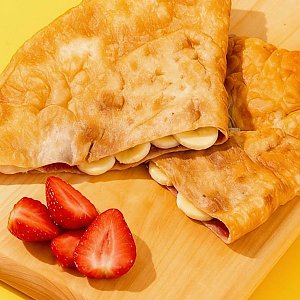 Чебурек с клубникой и бананом, ЧебурекМи - Витебск