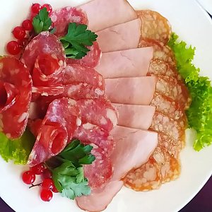 Ассорти Мясное, Застолле