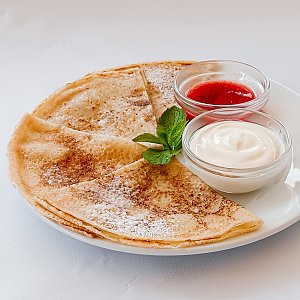 Блинчики с клубничным соусом и сметаной, Pizza Smile - Светлогорск