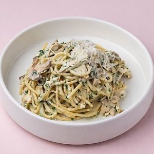 Паста с курицей, грибами и шпинатом в сливочном соусе, Бафет Pinsa-Bar