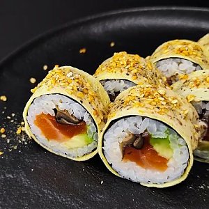 Ролл с копчёным лососем в блинчике, Oni Sushi