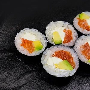 Ролл с лососем и авокадо, Oni Sushi