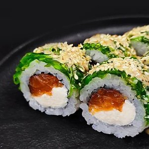 Ролл с копчёным лососем и чукой, Oni Sushi