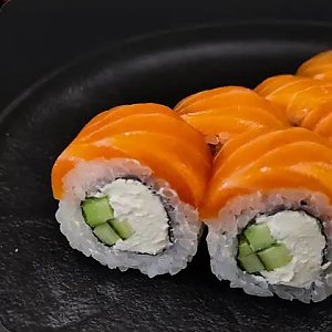 Ролл Филадельфия с огурцом, Oni Sushi