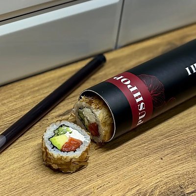 Заказать Ролл с лососем в стружке тунца в тубе, Oni Sushi