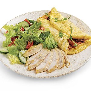 Омлет с салатом и курицей, CAFE GARAGE - Гродно