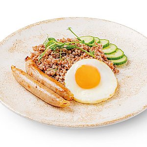 Куриные колбаски с гречкой и глазуньей, CAFE GARAGE - Минск