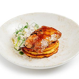 Драники с куриным бедром и грибным соусом, CAFE GARAGE - Гродно