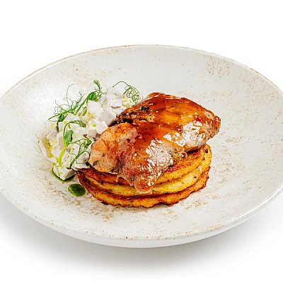 Заказать Драники с куриным бедром и грибным соусом, CAFE GARAGE - Гродно