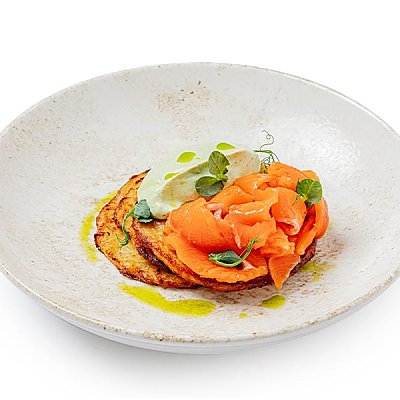 Заказать Драники с лососем и зеленым соусом, CAFE GARAGE - Гродно