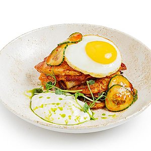 Драники с рулькой и яйцом, CAFE GARAGE - Гродно