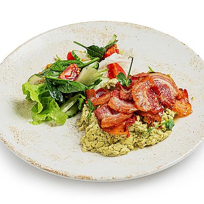 Заказать Скрэмбл с беконом и салатом, CAFE GARAGE - Гомель