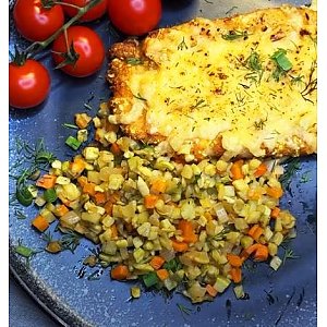 Филе курицы с пармезаном и овощной икрой, ДраникЪ