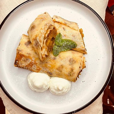 Заказать Тонкие блинчики с карамельным яблоком и соленый орехом, ДраникЪ