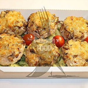 Медальон свиной под грибным жульеном с отварным картофелем, Bulbash FOOD