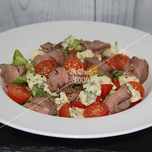 Салат с ростбифом, запечённым перцем и сыром горгондзола, Bulbash FOOD