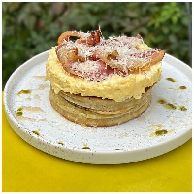 Заказать Панкейки со скрэмблом, беконом и кленовым сиропом, Тэмпл