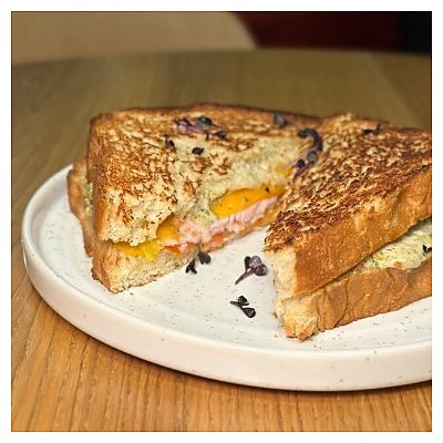 Заказать Френч-тост с ветчиной, фирменным соусом Тартар и сыром Чеддер, Тэмпл