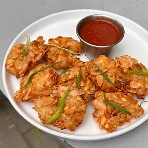 Миндальные креветки Темпура с малиновой сальсой, Тэмпл