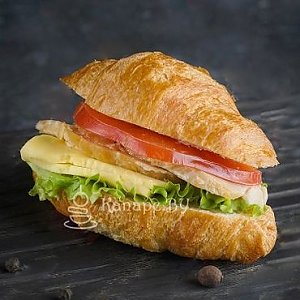 Сэндвич-круассан с бужениной, Kanape BY