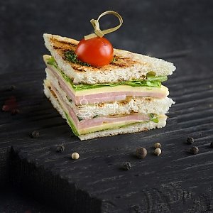 Мини сэндвич с ветчиной и сыром, Kanape BY