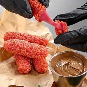 Сырные палочки моцарелла Клубничные (10шт), Берлога