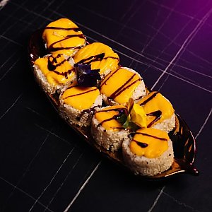 Запечёный ролл с цыплёнком и томатом, Кабаре-клуб Вельвет