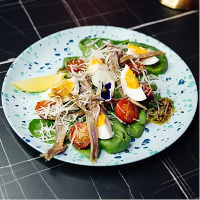 Заказать Салат Нисуаз с анчоусом, Кабаре-клуб Вельвет