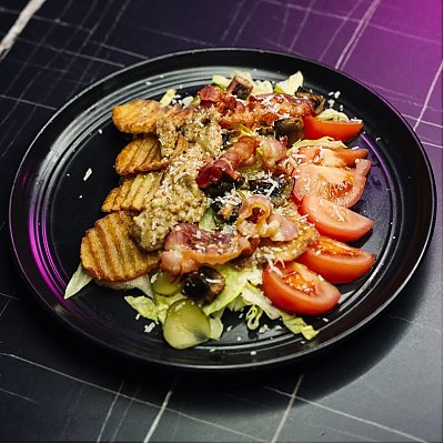 Заказать Тёплый салат с картофелем по-немецки, Кабаре-клуб Вельвет