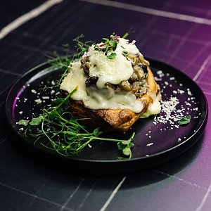 Волован с курицей, грибами и чесноком, Кабаре-клуб Вельвет