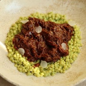 Говяжьи щеки с пастой птитим, Эсперанто