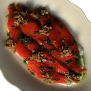 Печеный перец с муссом из феты и сальсой из оливок, Эсперанто