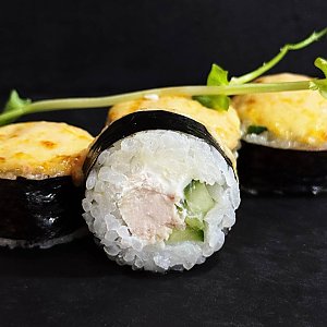 Ролл запеченный с курицей, Суши-бар Тяга
