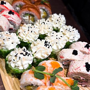 Сет Майами, Суши-бар Тяга