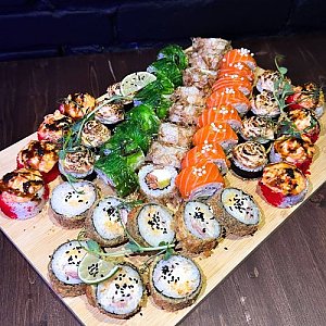 Сет Чикаго, Суши-бар Тяга