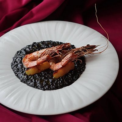 Заказать Чёрный ризотто с тигровыми креветками и карамелизированным ананасом, Мята - Бобруйск