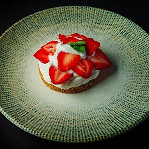Чизкейк с кленовым сиропом и свежими ягодами, Мята - Бобруйск