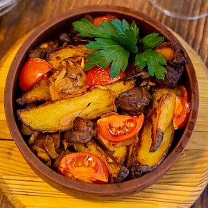 Оджахури из свиной шейки на кеци, Нино