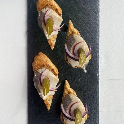 Заказать Брускетта с сельдью, Чилаут