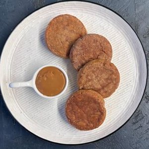 Сырники из топленого творога с соленой карамелью, Еда Тут Бай