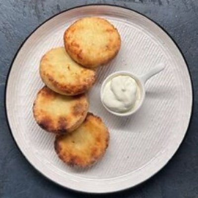 Заказать Сырники с изюмом и сметаной, Еда Тут Бай