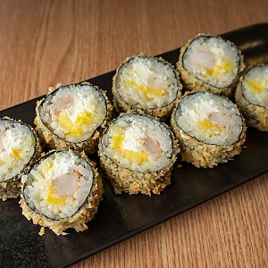 Жареный ролл с креветкой и манго, UMI