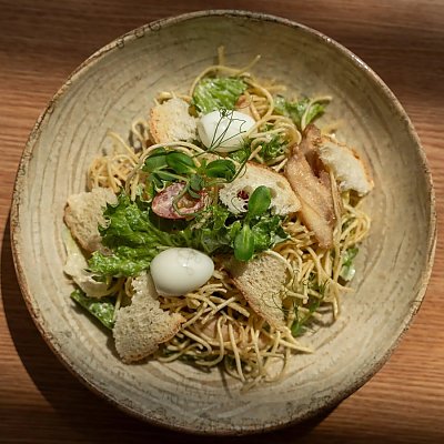 Заказать Салат с цыплёнком и хрустящей лапшой, UMI