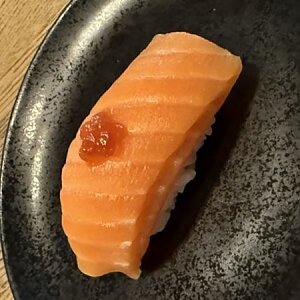 Нигири с лососем, UMI