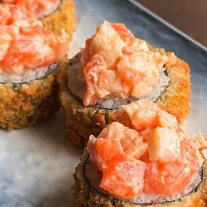 Темпура ролл с тартаром из креветки и лосося, UMI