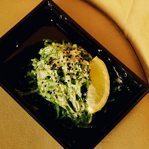 Чука салат с кунжутно-ореховым соусом, Авокадо