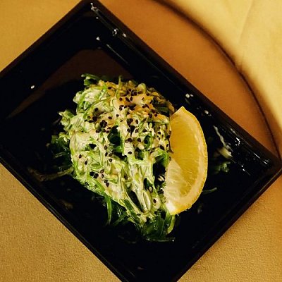 Заказать Чука салат с кунжутно-ореховым соусом, Авокадо