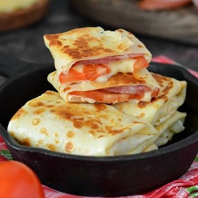 Заказать Блин с охотничьими колбасками, Шеф Блинчик