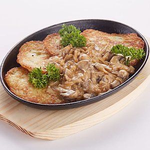 Драники с курицей и грибами в сливочном соусе, Шеф Блинчик