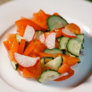 Салат из сезонных овощей с маслом, Буржуйка